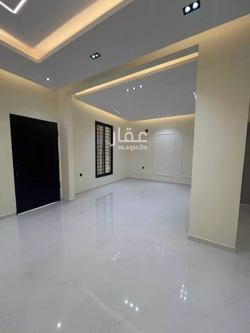 فيلا 15 غرف في الشرق 10