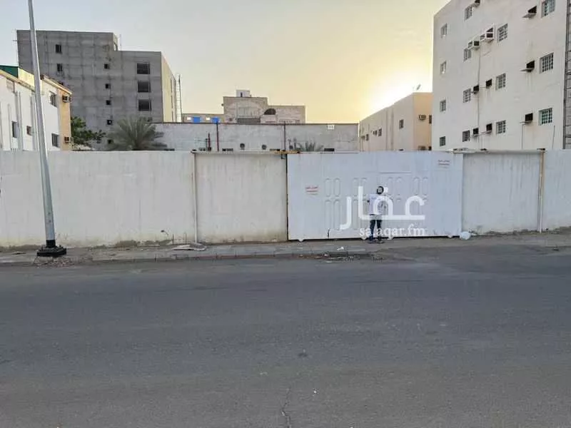 أرض 900 م² في التنعيم 2