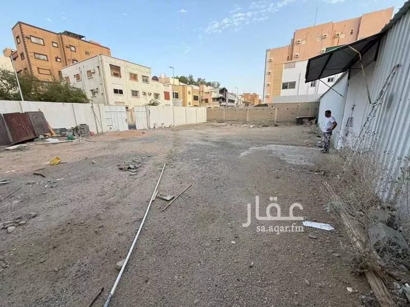 أرض 900 م² في التنعيم 3