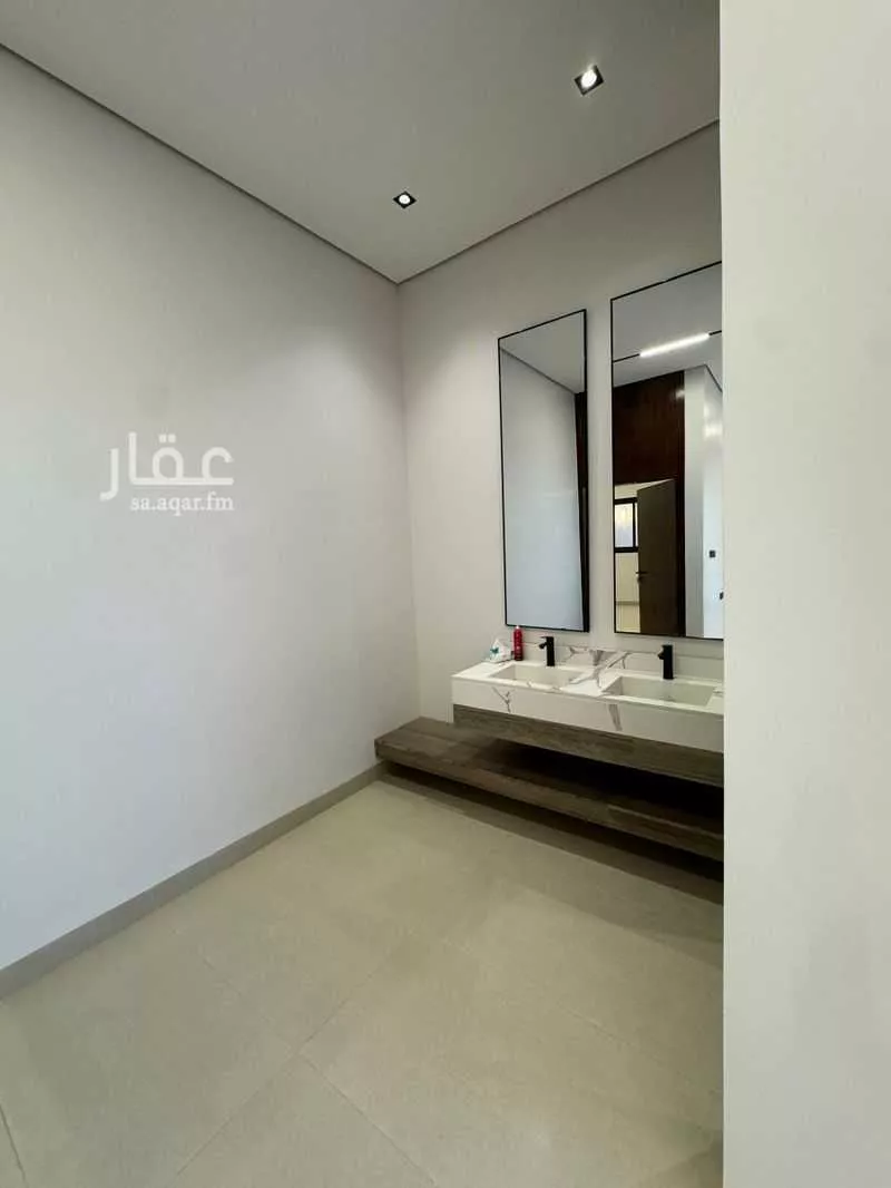 8 bedroom villa in Al Rimal 4