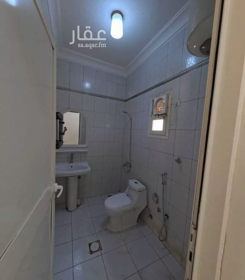 شقة 3 غرف في العزيزية 21