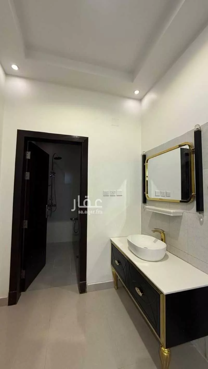 4 bedroom floor in Al Qairawan 9