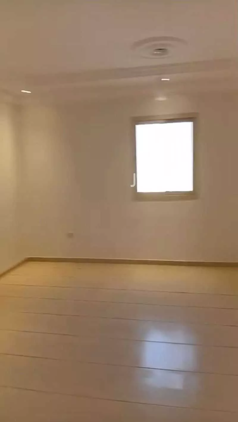 شقة 4 غرف في الملقا 7