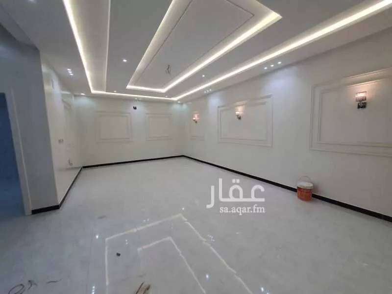 فيلا 5 غرف في احد 2
