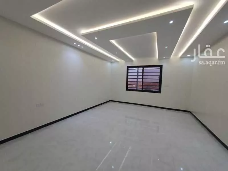 فيلا 5 غرف في احد 3
