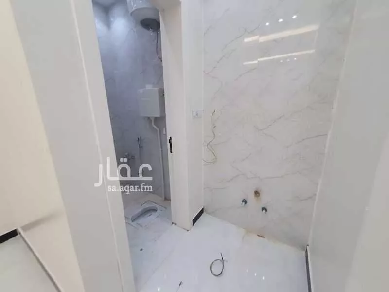 فيلا 5 غرف في احد 4