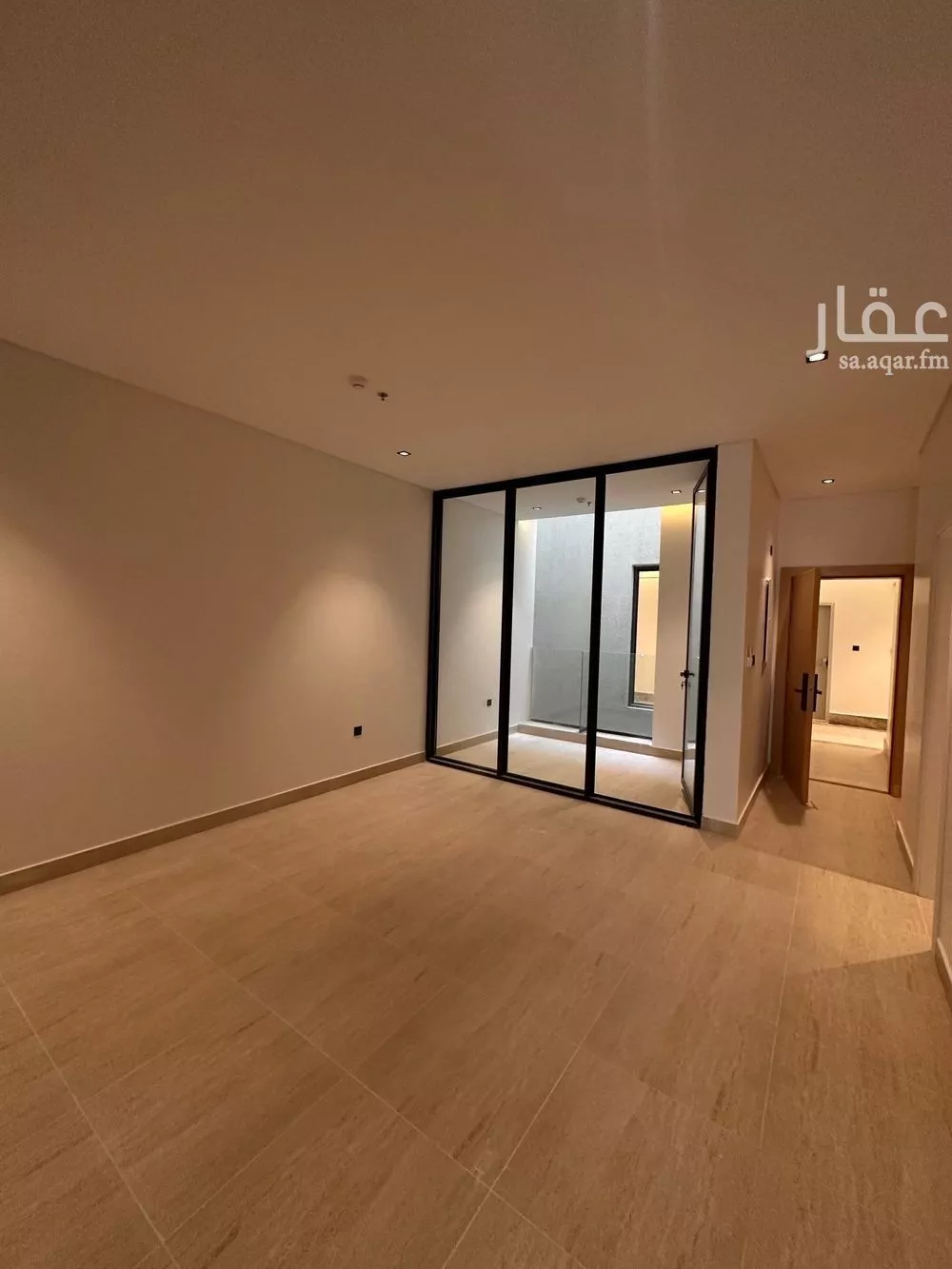 شقة 4 غرف في الحمرا 8