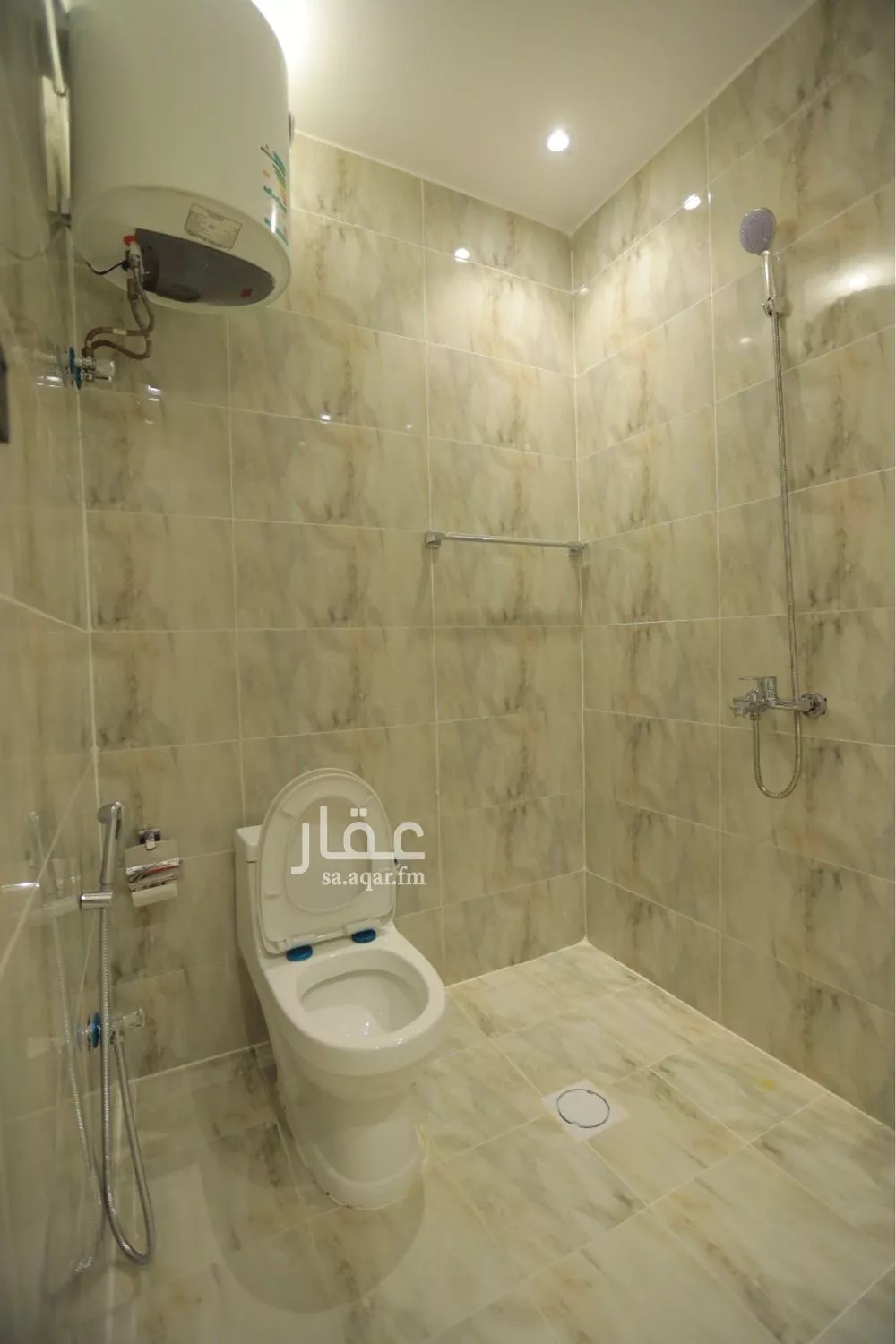 شقة 1 غرف في الملقا 5