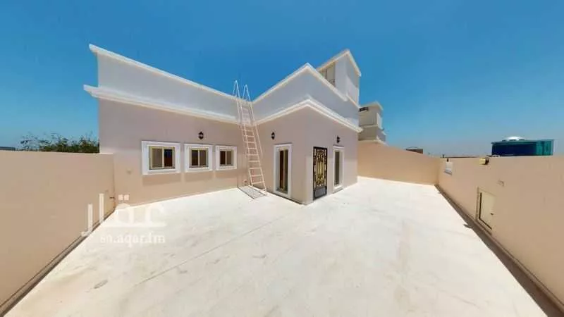 فيلا 5 غرف في الشاطئ 2