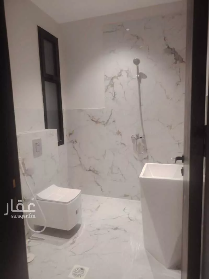عمارة 607 م² في الصالحية 8