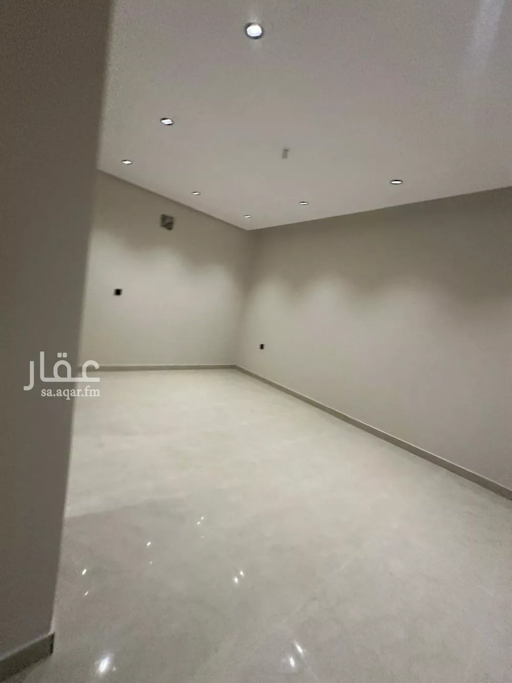 فيلا 8 غرف في طيبة 3