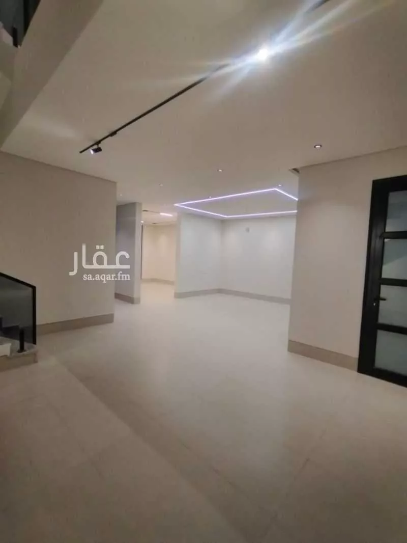 8 bedroom villa in Dahiat King Fahd 4