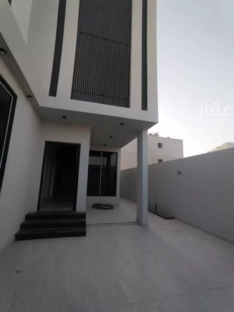 8 bedroom villa in Dahiat King Fahd 3