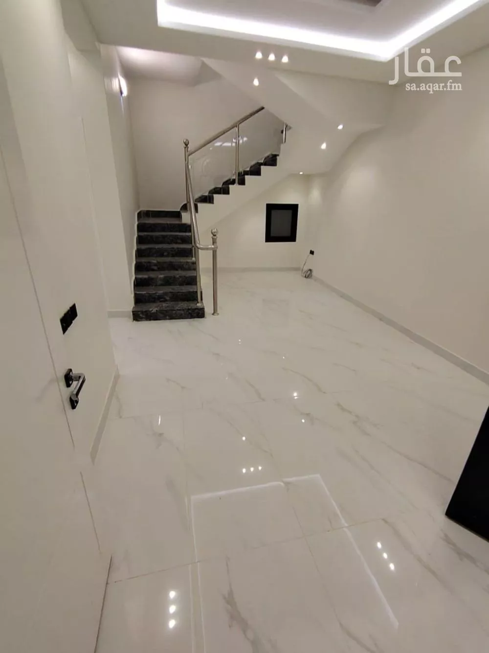 3 bedroom floor in Al Janadriyah 6