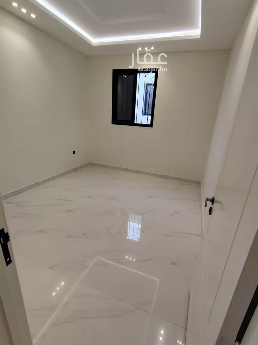 3 bedroom floor in Al Janadriyah 9
