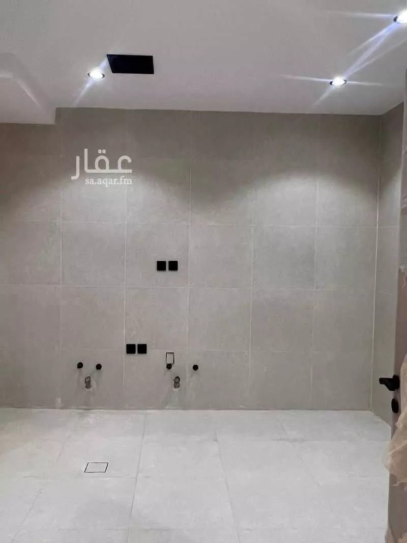 عمارة 305 م² في قلعة مخيط 3