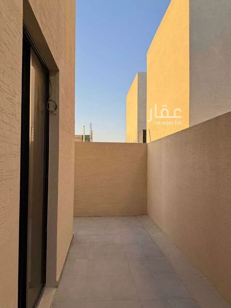 دور 3 غرف في العارض 10