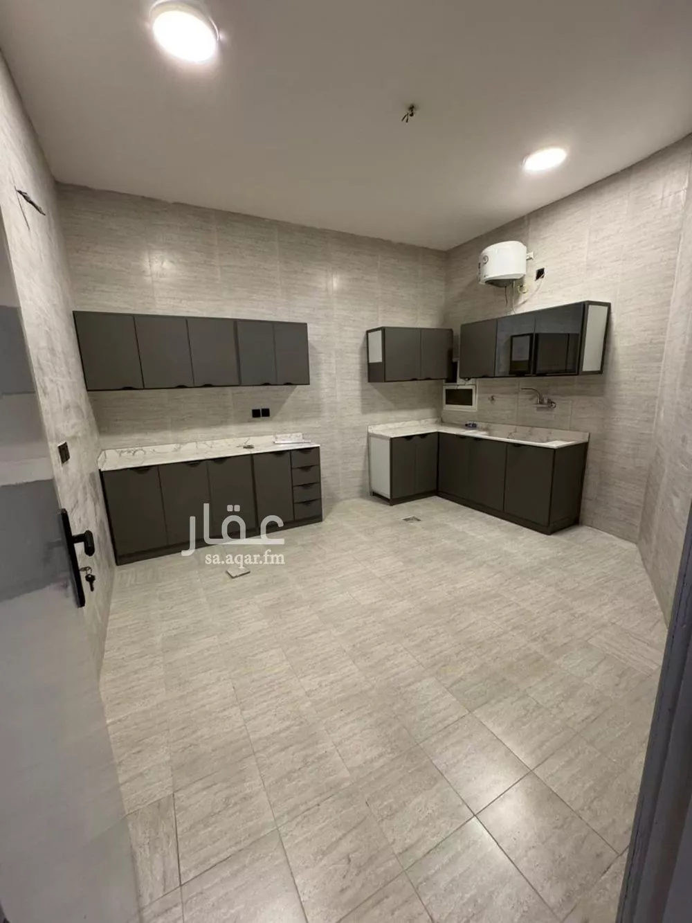 3 bedroom floor in Al Malaz 8