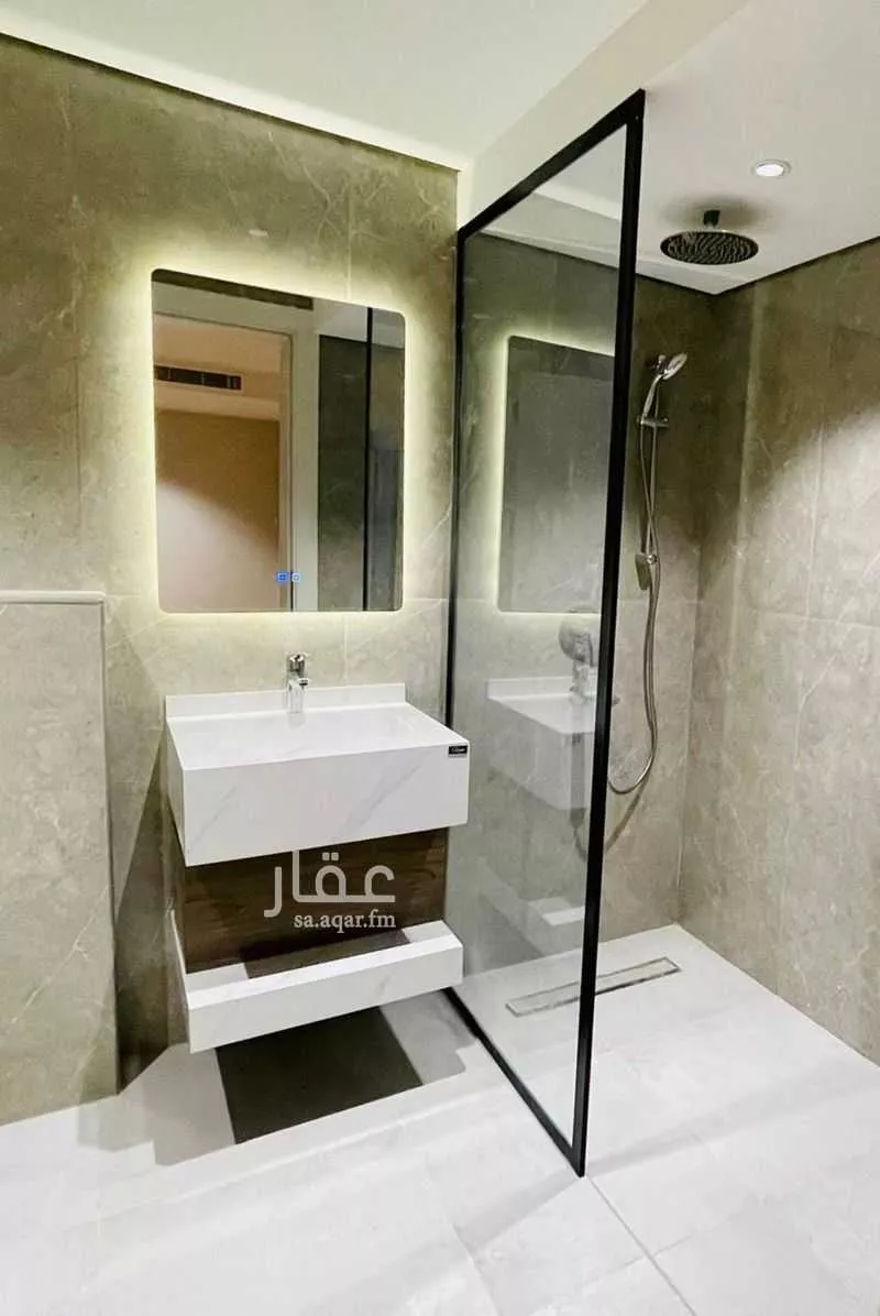 فيلا 6 غرف في العارض 10