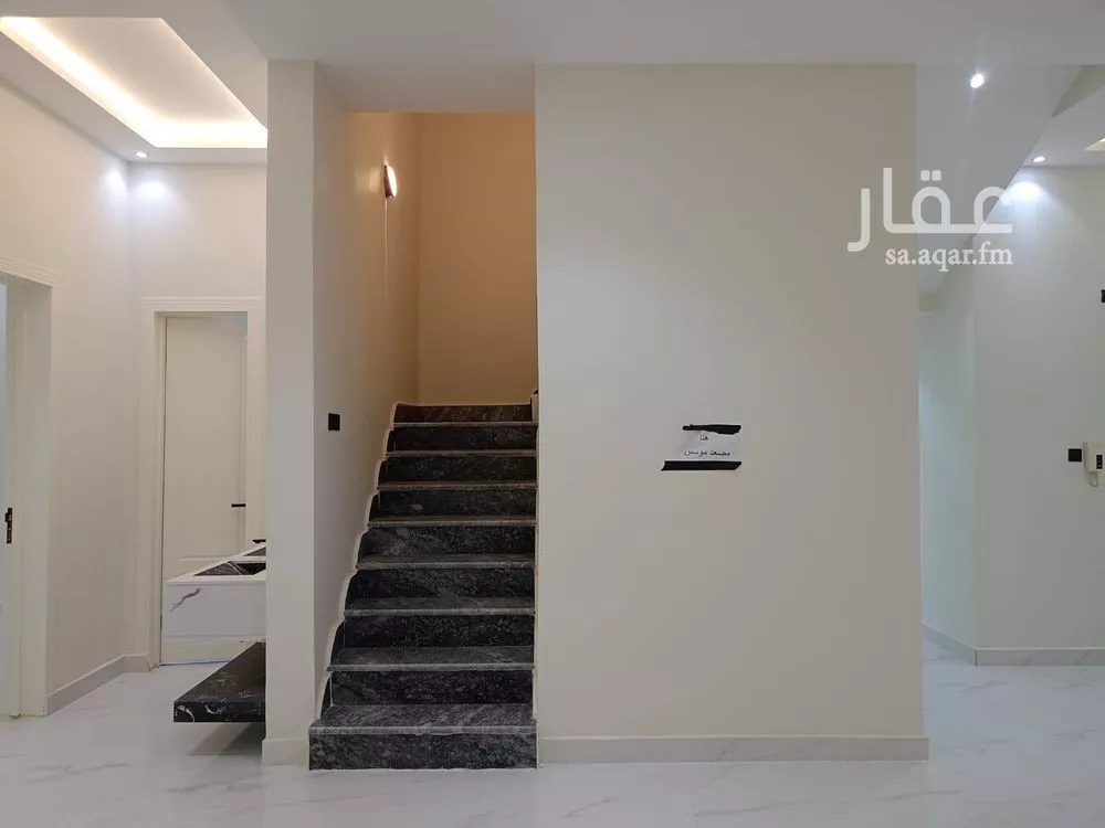 فيلا 4 غرف في الجنادرية 9