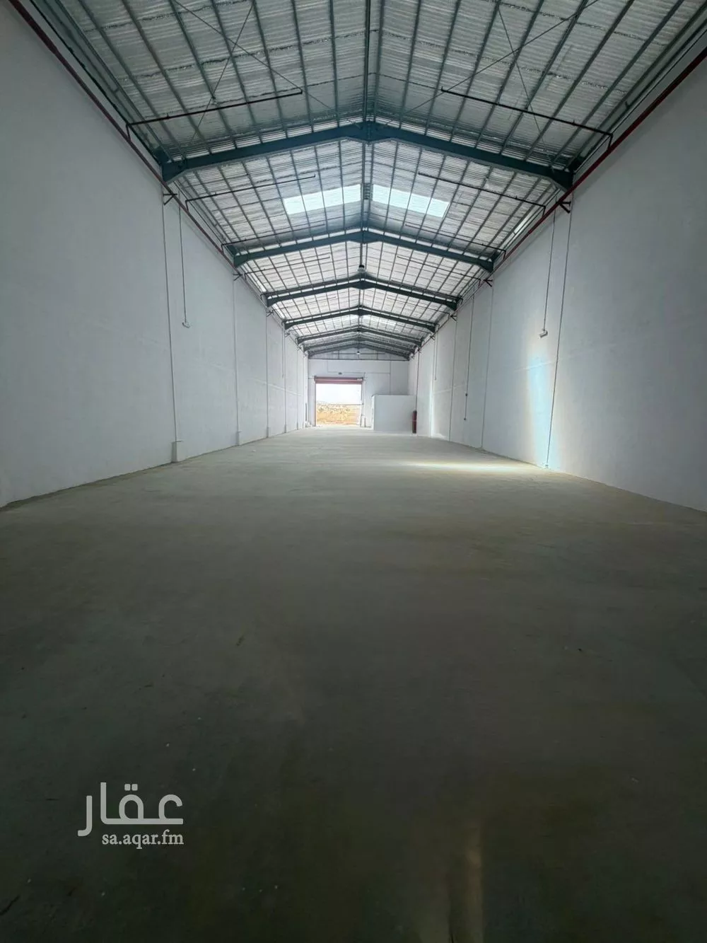 مستودع 720 م² في المنصورية 7