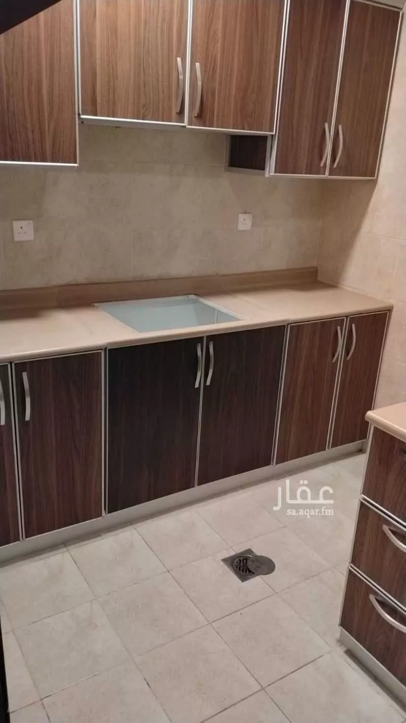 عمارة 600 م² في هجر 8