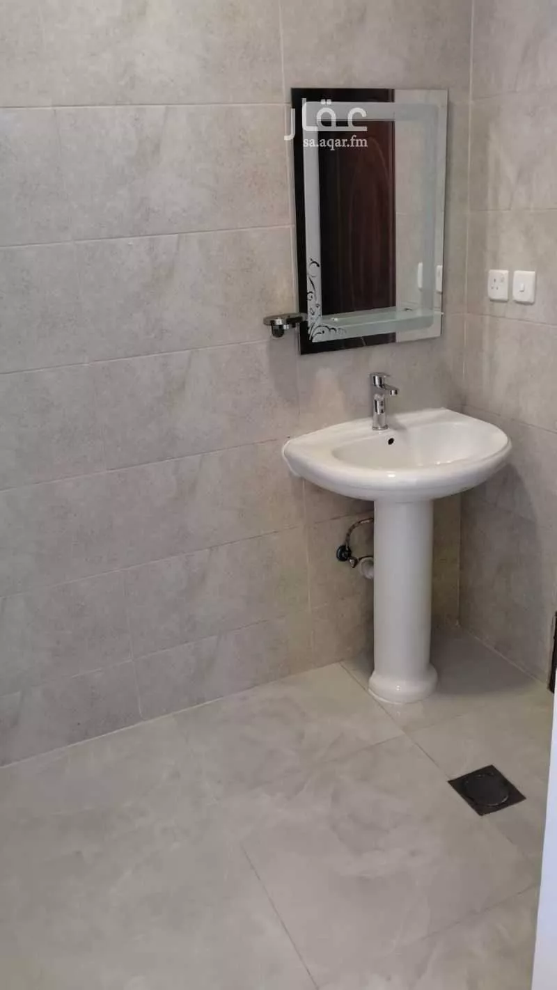 عمارة 600 م² في هجر 10