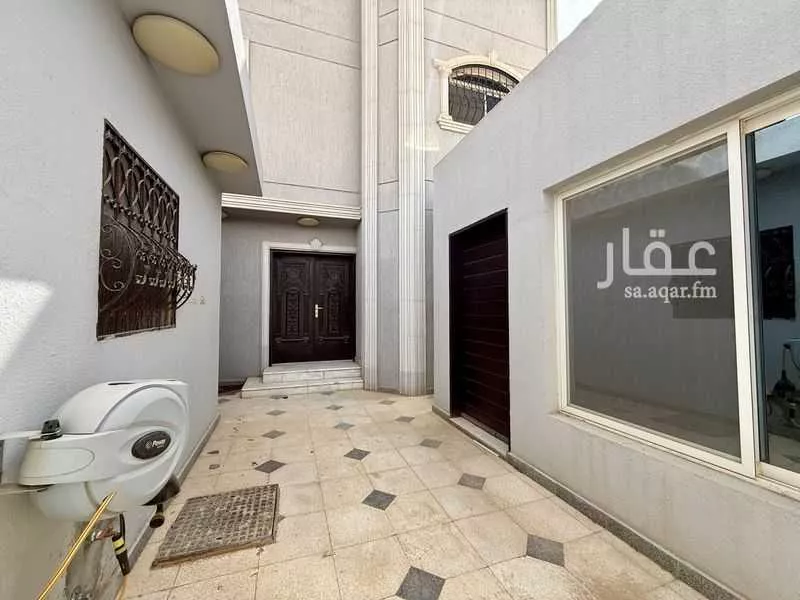 فيلا 4 غرف في الوادي 5