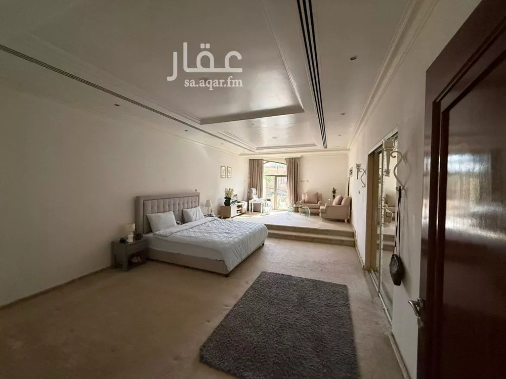 فيلا 4 غرف في الكورنيش 12