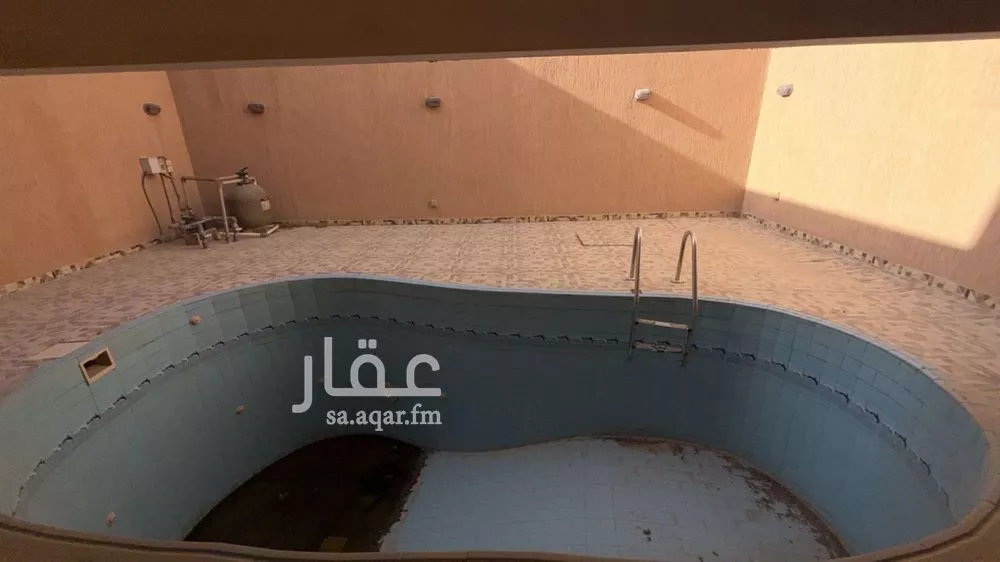 فيلا 9 غرف في العليا 12