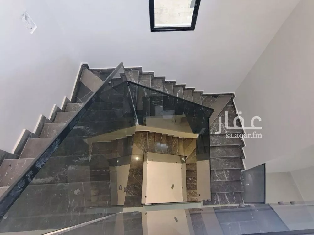 6 bedroom villa in Al Amwaj 4