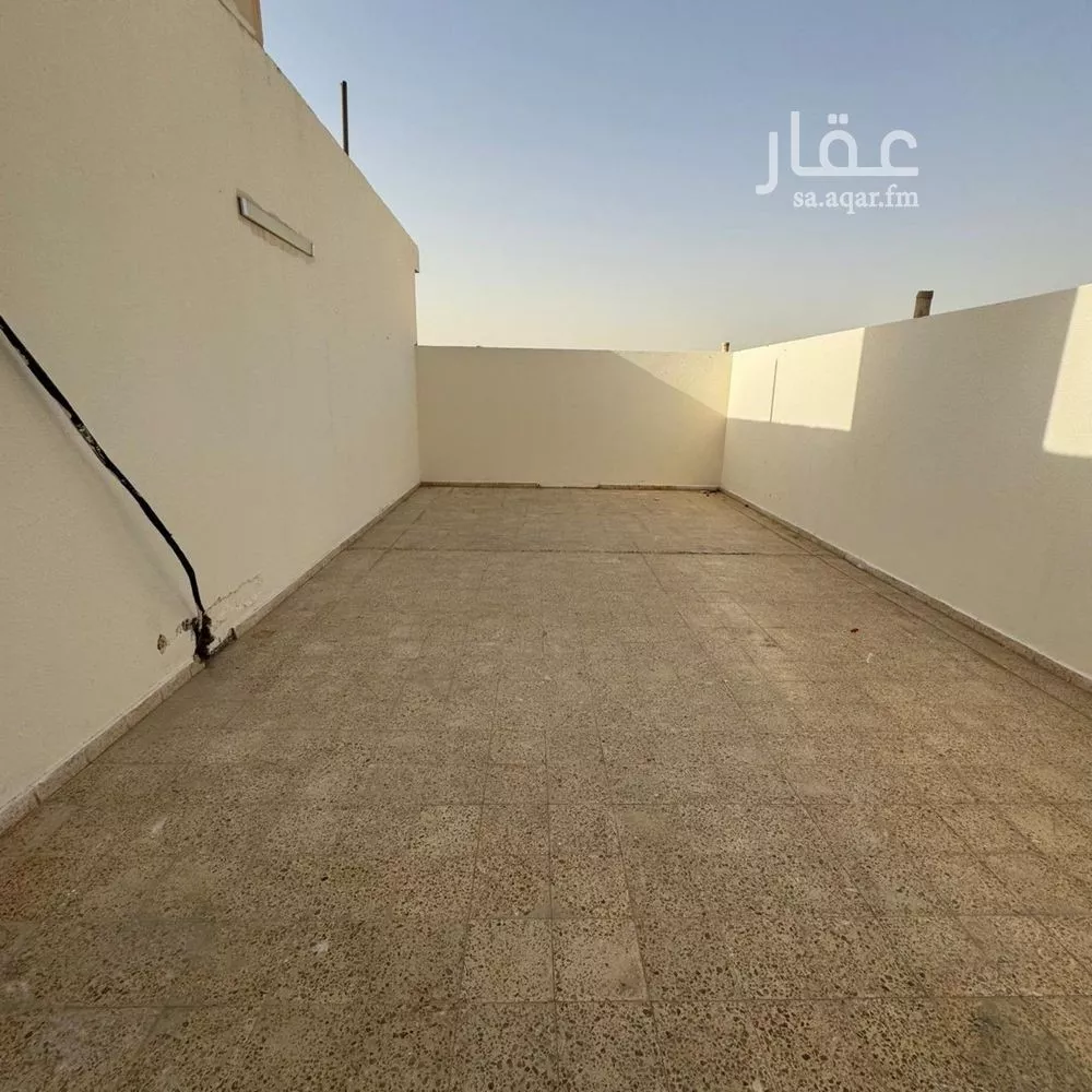 3 bedroom floor in Al Malqa 11