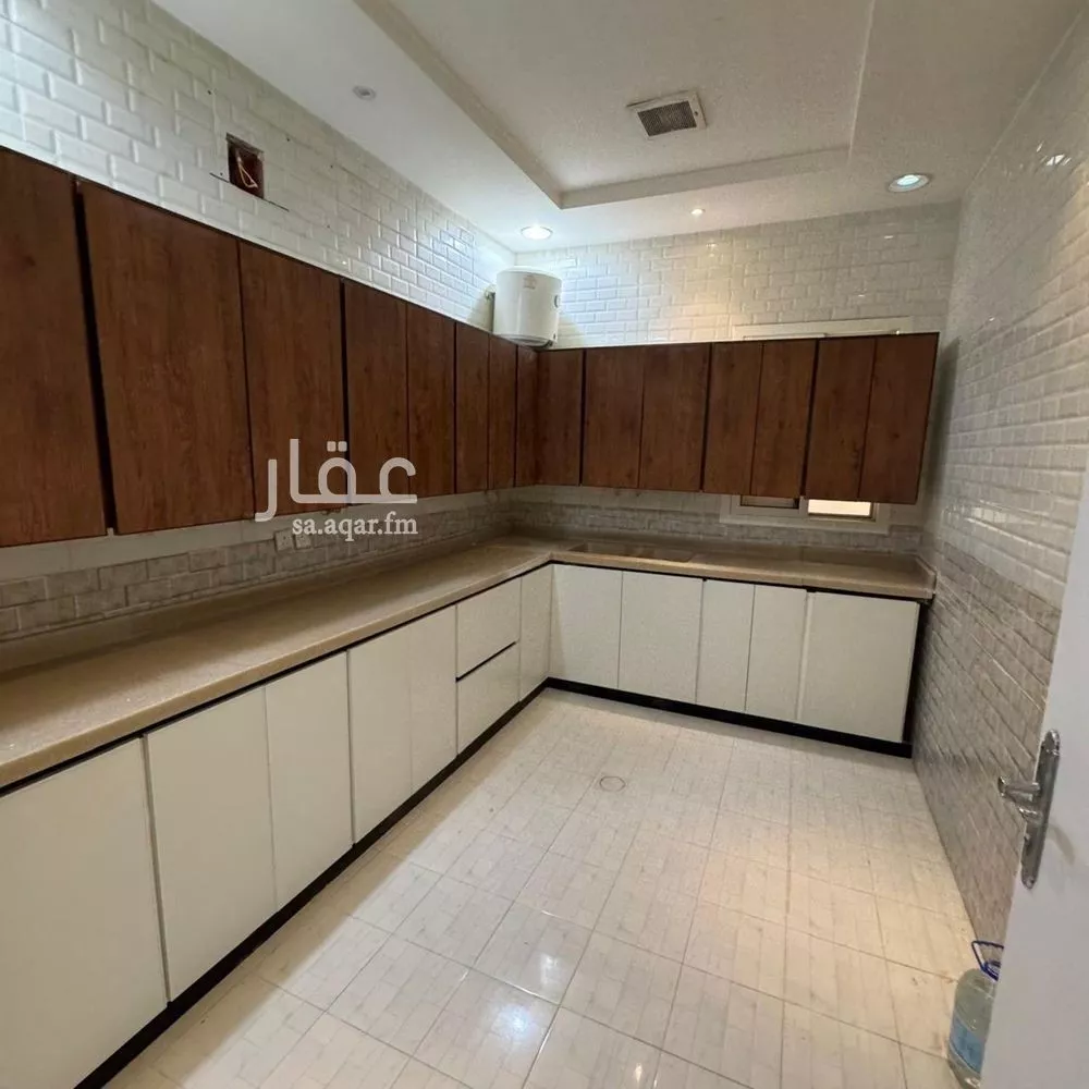 3 bedroom floor in Al Malqa 12