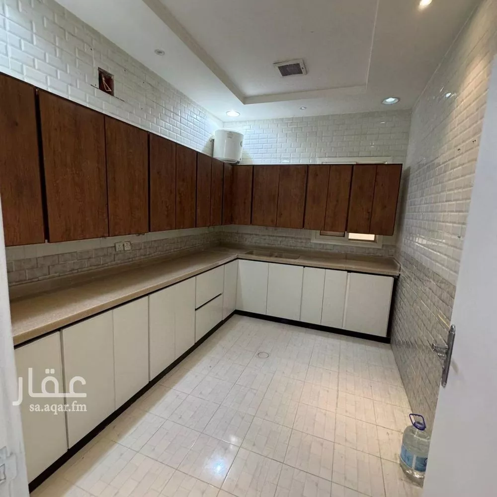 3 bedroom floor in Al Malqa 5