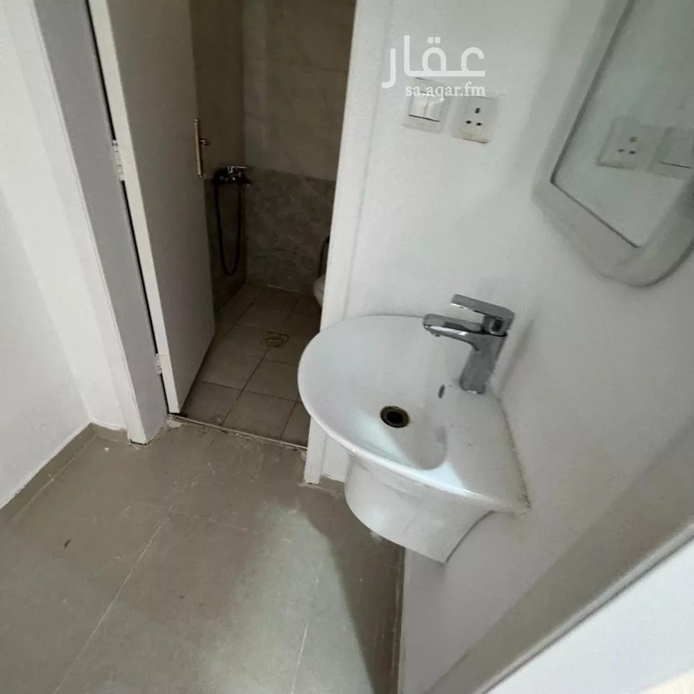3 bedroom floor in Al Malqa 6