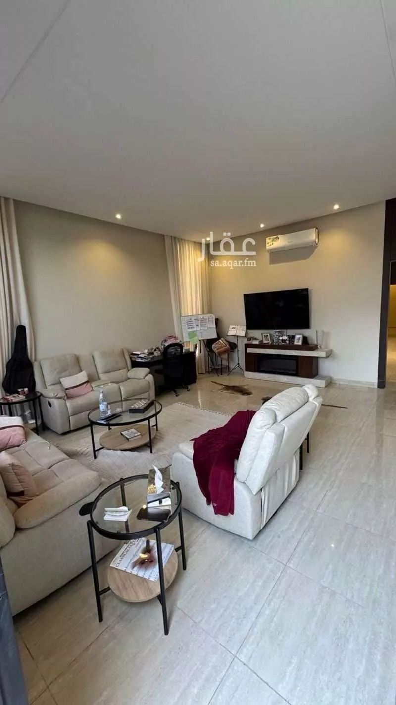 3 bedroom floor in Ar Rafiah 4