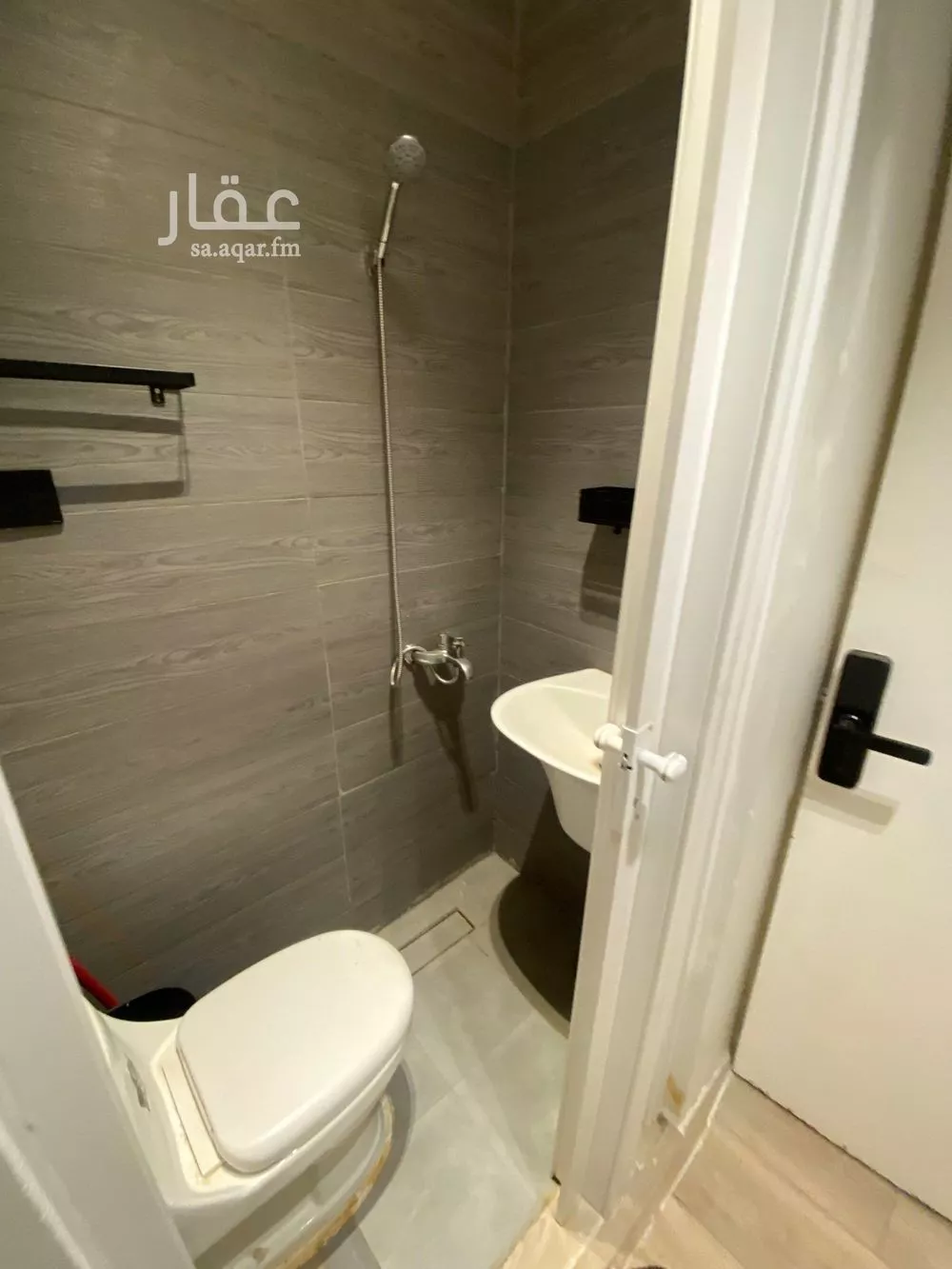 شقة 1 غرف في الملقا 8