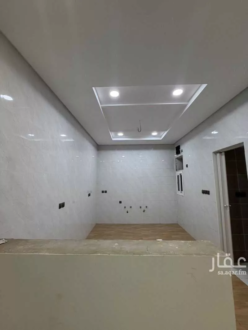 شقة 6 غرف في الريان 5