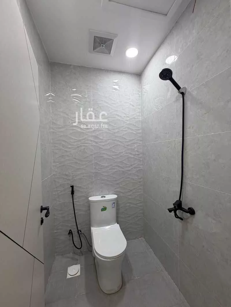 شقة 6 غرف في الريان 8