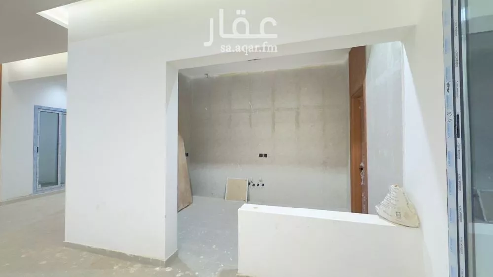 فيلا 8 غرف في الملقا 25