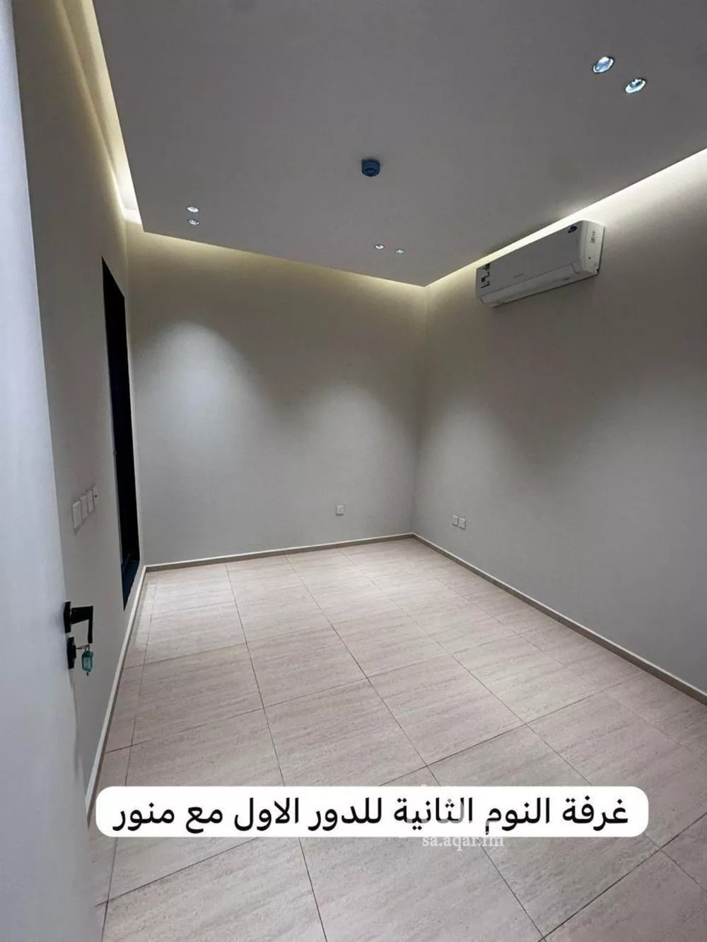 فيلا 4 غرف في العارض 13