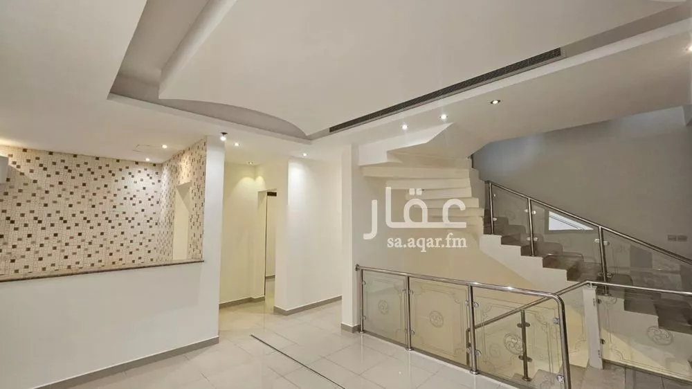 فيلا 5 غرف في الملقا 9