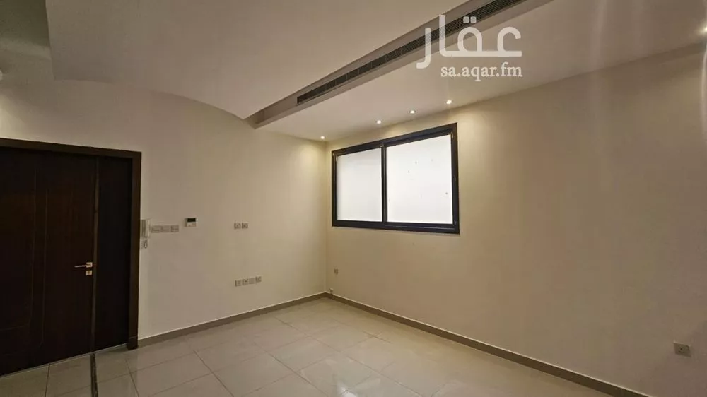 فيلا 5 غرف في الملقا 10