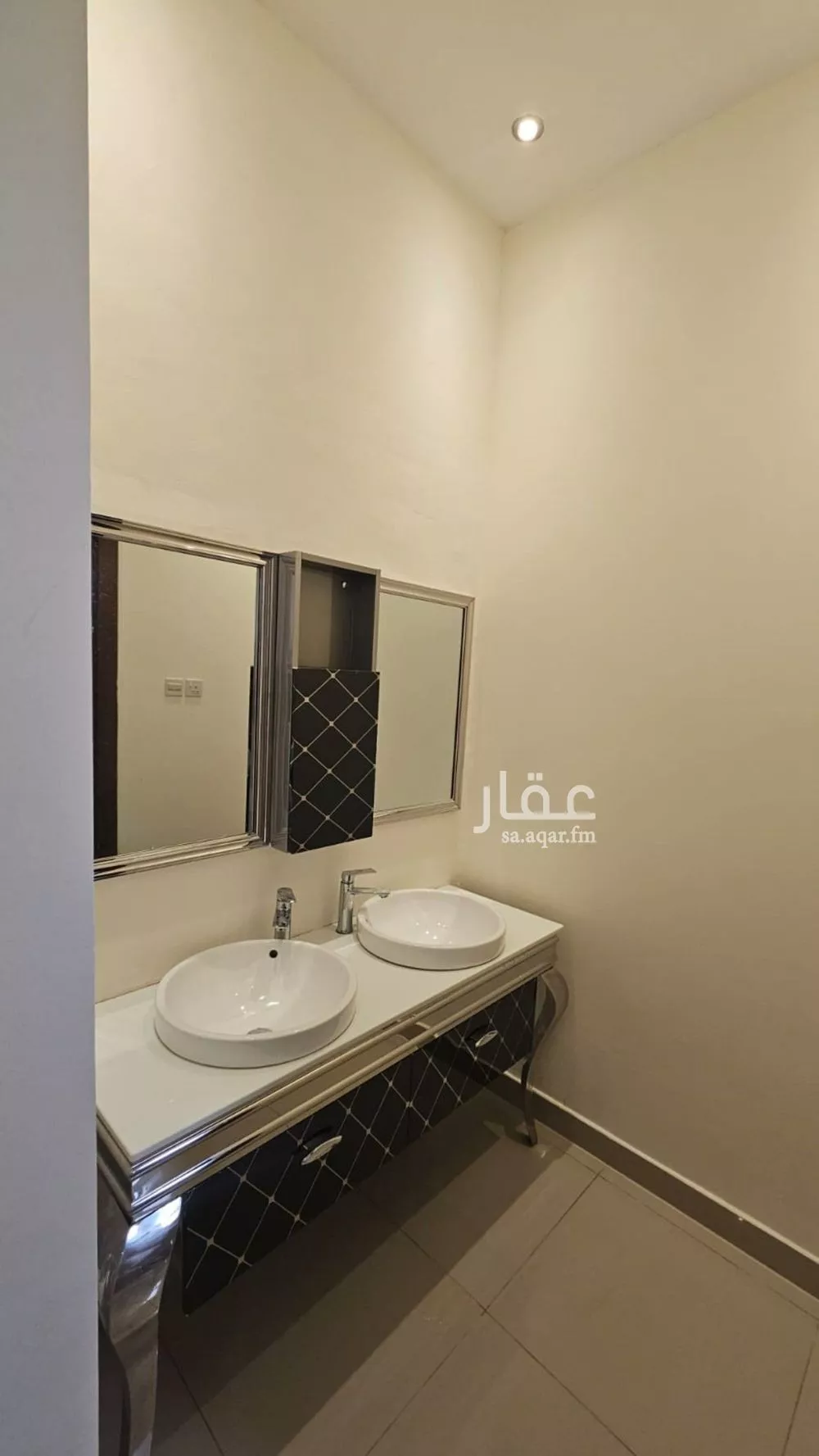 فيلا 5 غرف في الملقا 14