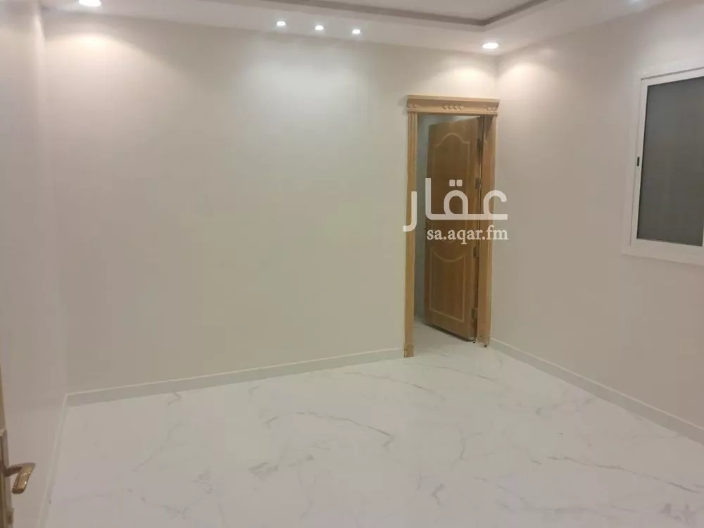 فيلا 6 غرف في عكاظ 5
