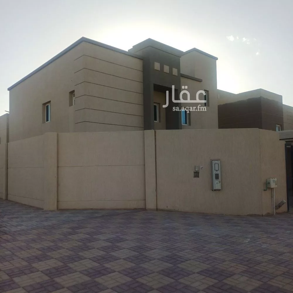 فيلا 5 غرف في العارض 8
