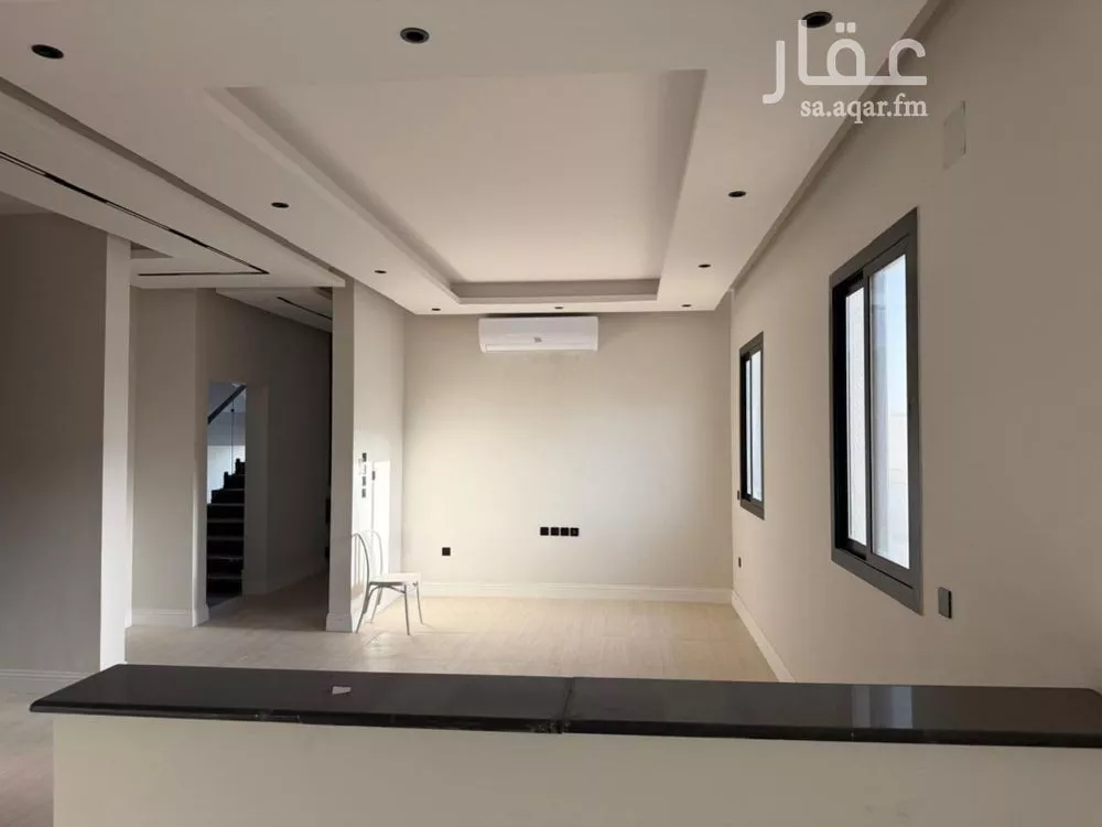 فيلا 4 غرف في العارض 8