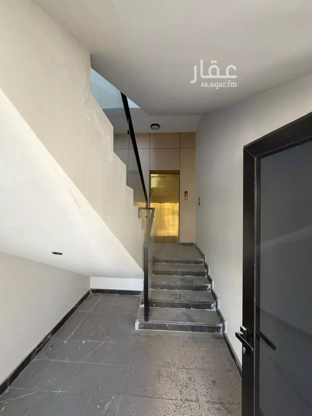 فيلا 4 غرف في العارض 9