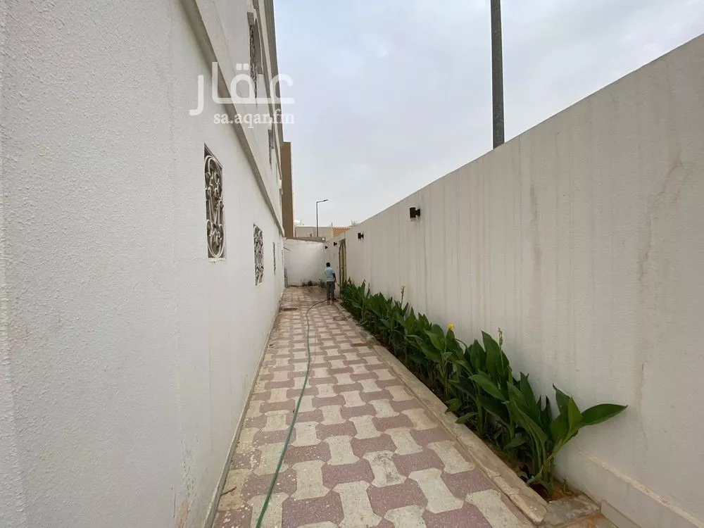 فيلا 11 غرف في المروج 2