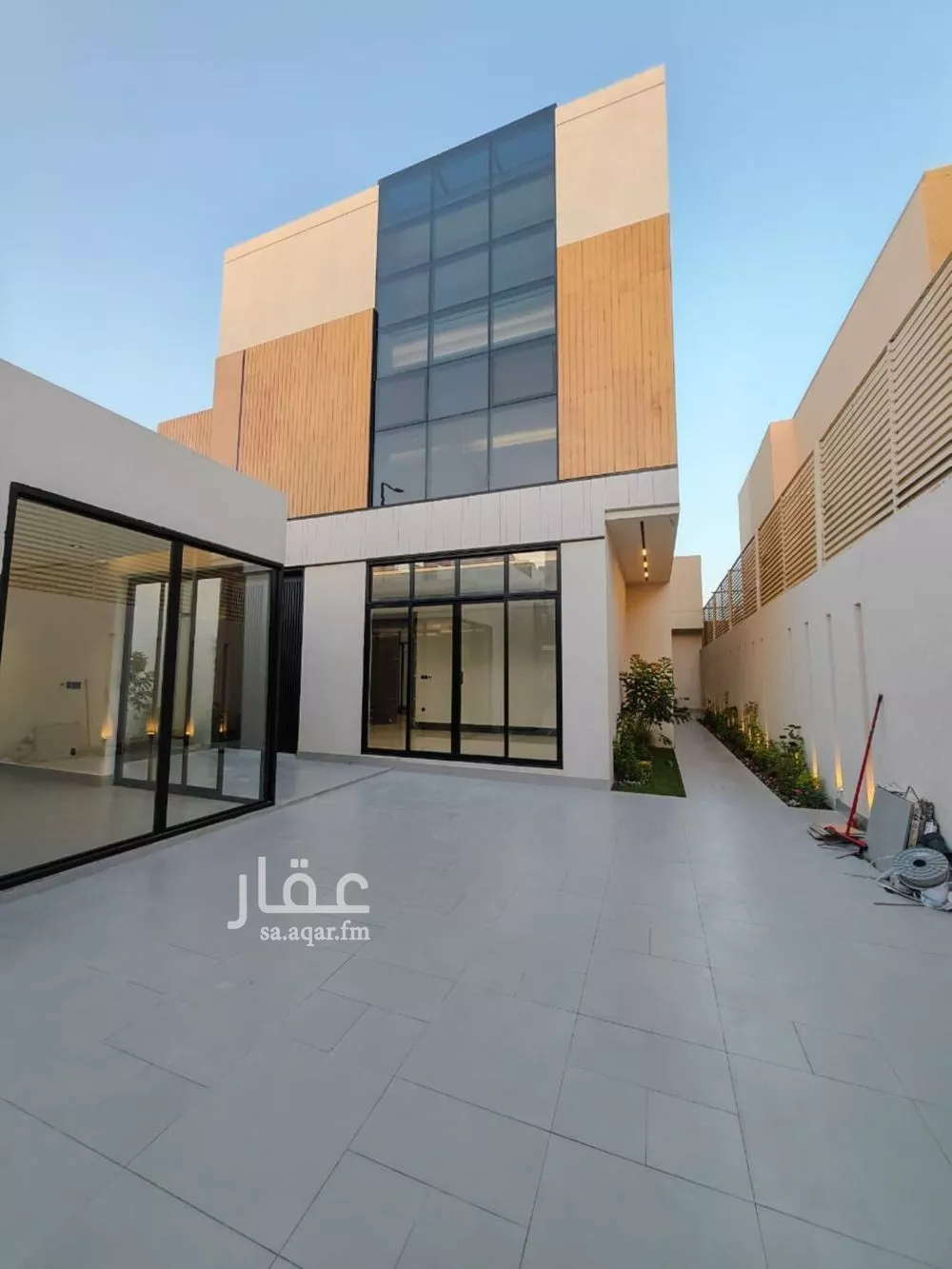 8 bedroom villa in Al Yasmin 3